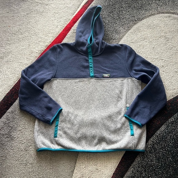 L.L. Bean Other - L.L. Bean Vintage Men’s Slightly Fitted Hooded Sweater